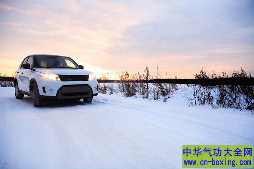 雪天驾驶掌握这些技巧 就不用再担心了!